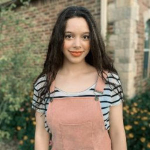 Meet your Posher, Chloe